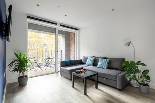 2 mins walk from UCL campus and London Stadium, London (photo 3)