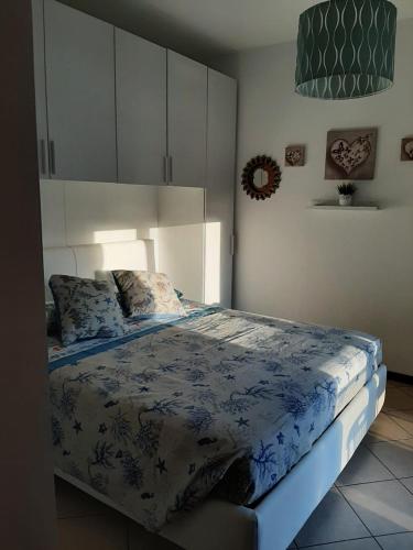 1 king bed, 1 sofa bed