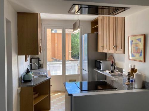 Kitchen, Spacieux, lumineux et bien place pour 6Personnes, parking interieur near AviaSim Lyon