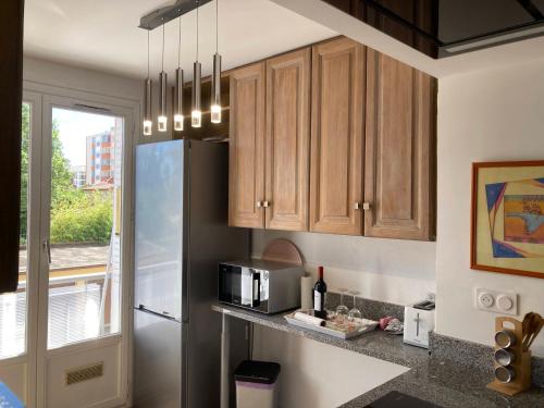 Kitchen, Spacieux, lumineux et bien place pour 6Personnes, parking interieur near AviaSim Lyon