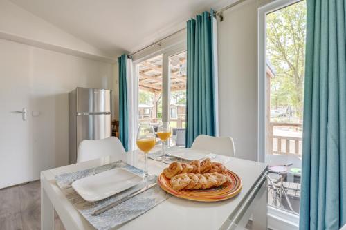 Facilities, Lucky Beach in Lagezoom