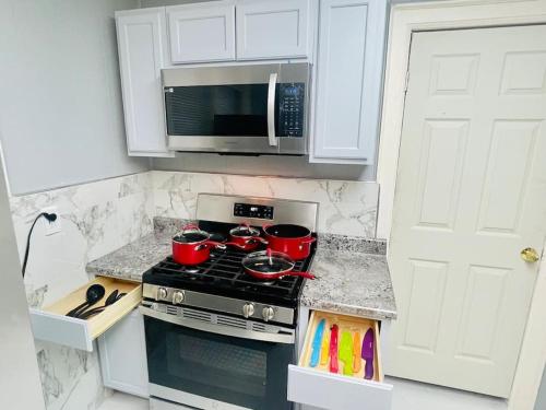 5 bedroom House King Beds 1 Bath 20 Min to Falls in Buffalo, USA