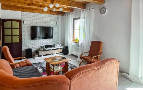 Gorgeous Home In Slawno With Wifi in Slawno