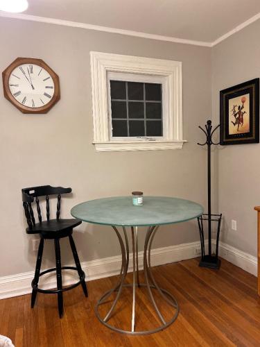 Cozy 1-Bed Private Room Downtown Dorchester, MA! thumb 2