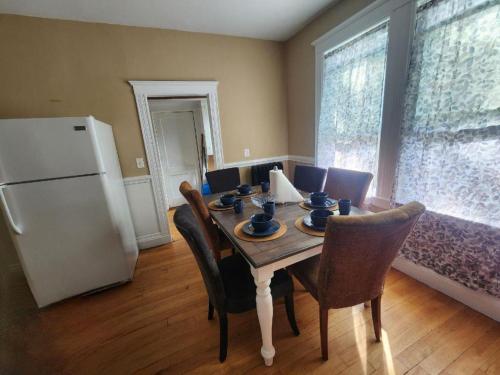 Cozy 1-Bed Private Room Downtown Dorchester, MA! thumb 3