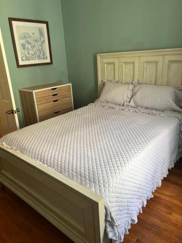 Cozy 1-Bed Private Room Downtown Dorchester, MA! detail