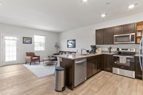 Two Shenandoah Valley Townhomes Sleeps 16 in Luray, USA