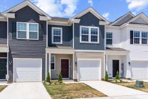 Two Shenandoah Valley Townhomes Sleeps 16 in Luray, USA