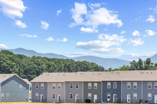 Two Shenandoah Valley Townhomes Sleeps 16 in Luray, USA
