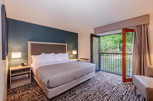 Rivers Edge Motel – Cherokee, NC