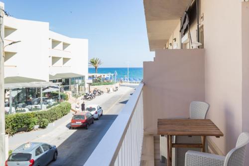 Theo Apartments 5