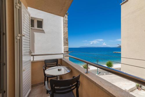 Studio with Balcony and Sea View image 10