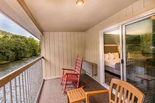 Rivers Edge Motel - image 14