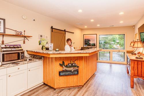 Rivers Edge Motel – Cherokee, NC