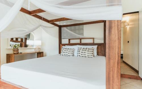 Two-Bedroom Apartment with Sea View image 9