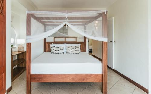 Two-Bedroom Apartment with Sea View image 8