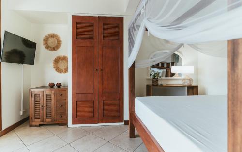 Two-Bedroom Apartment with Sea View image 1