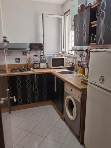 Familial appartement au rez-de-chausse tres propre in Al Mohammadi