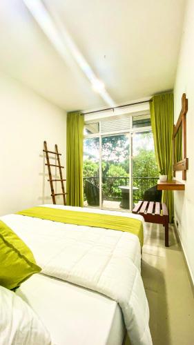 Queen Room with Balcony image 10