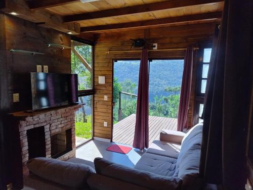 Cabana com banheira na colina in Nova Petropolisa