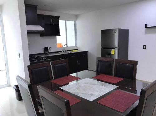 Casa minimalista tranquila y acogedora, con garage Casa minimalista tranquila y acogedora, con garage