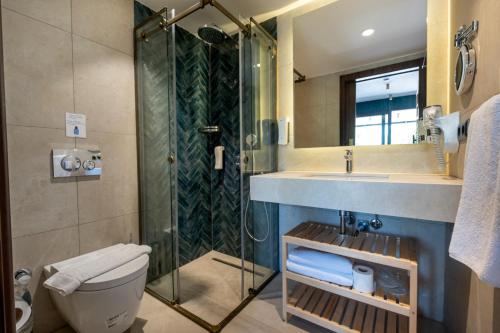 room detail thumbnail 2