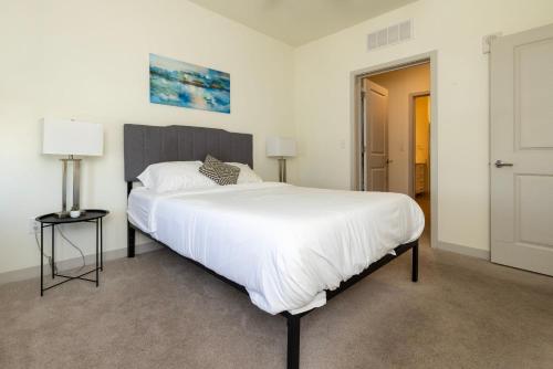 Stunning Nulu 1BR CozySuites 06 thumb 4