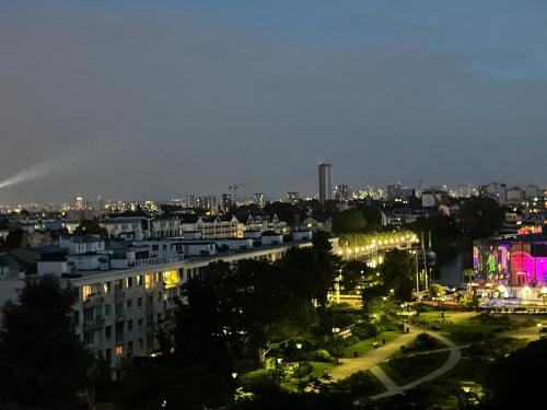 Mora in อองเอียง เลส แบงส์