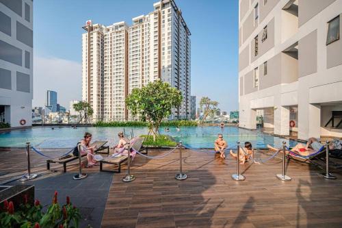 Bong's Apartment - Nice Studio @ Rivergate Dist. 4 - 주변 환경