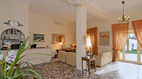 Фойє, Hotel Verdesolemare in Маріна ді Піетрасанта