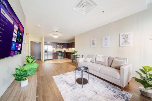 1B1B Sky High Luxury Valet Gym Lounge Roku in Pittsburgh, USA