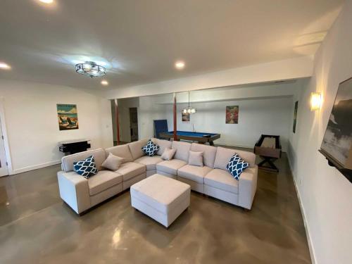 Torch Lake Blue 4BDR Beachfront House ➠ 2364