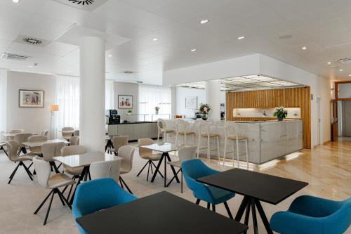 Hotel Silenzio - image 11