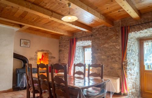 Gîte la vieille ecole au bruel des vignes (Gite la vieille ecole au bruel des vignes) in Les Vignes (Languedoc-Roussillon)