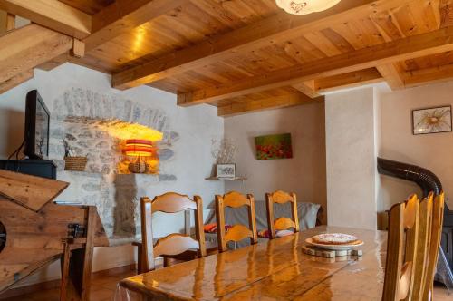 Gîte la vieille ecole au bruel des vignes (Gite la vieille ecole au bruel des vignes) in Les Vignes (Languedoc-Roussillon)