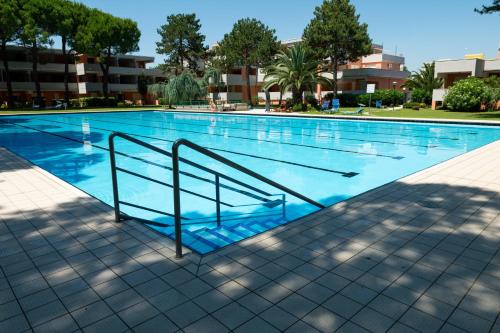 Monolocale con piscina e terrazzo-Residence Solarium