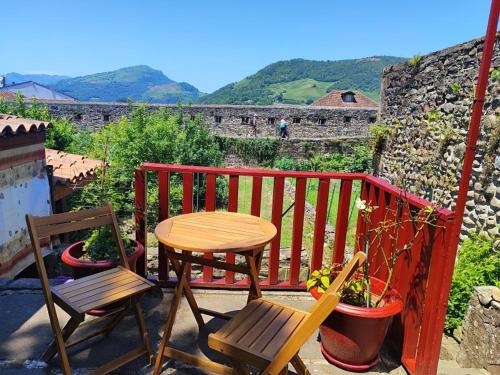 Auberge du Pèlerin Gîte de charme en pierre avec vue sur les montagnes (Auberge du Pelerin Gite de charme en pierre avec vue sur les montagnes) in Saint-Jean-Pied-de-Port