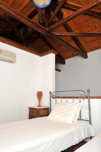 2 bedrooms, 4 beds