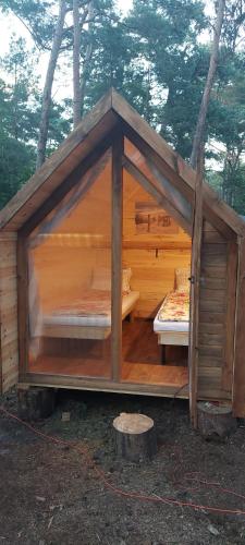2 twin beds