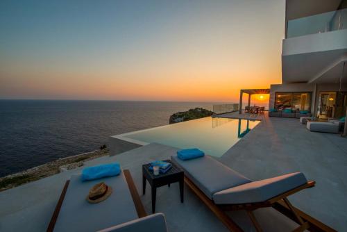 SeaWhisper Villa by PaxosRetreats – khách sạn tại Makratika