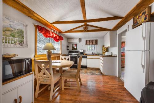 Apple Creek Cottages