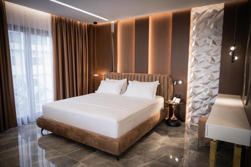 1 king bed, 1 sofa bed