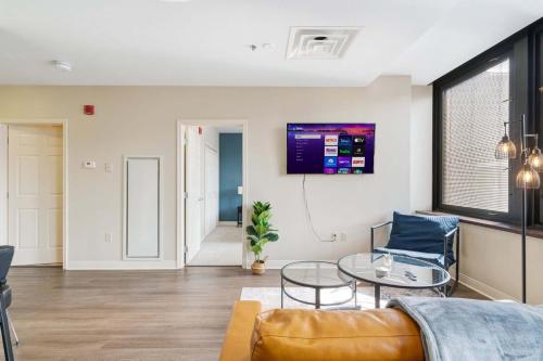 1B1B Cozy Chic in DT Pittsburgh 24-7 Valet Gym Lounge Roku in Pittsburgh, USA