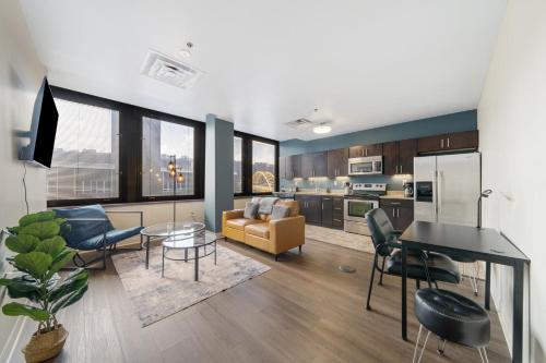1B1B Cozy Chic in DT Pittsburgh 24-7 Valet Gym Lounge Roku in Pittsburgh, USA