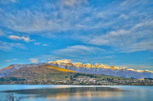 Point View lake and mountain views close to CBD - image 8
