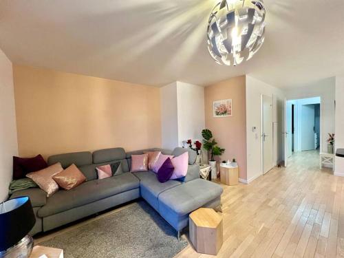 Modern Stylish Secure 2BR Near Paris private Parking - Location saisonnière - Rueil-Malmaison