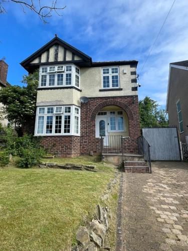 Knowle lane in เวอร์โลว์