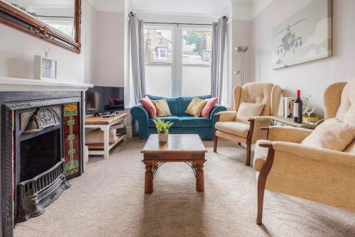 Stunning Victorian Terrace for 8 Furry Friends Pass The Keys