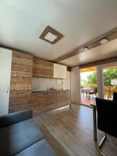 廚房, MIMOSA Luxury Mobile Homes in 斯瓦提祖拉克