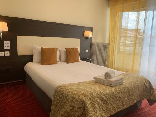 Brit Hotel Bleu Nuit - image 5